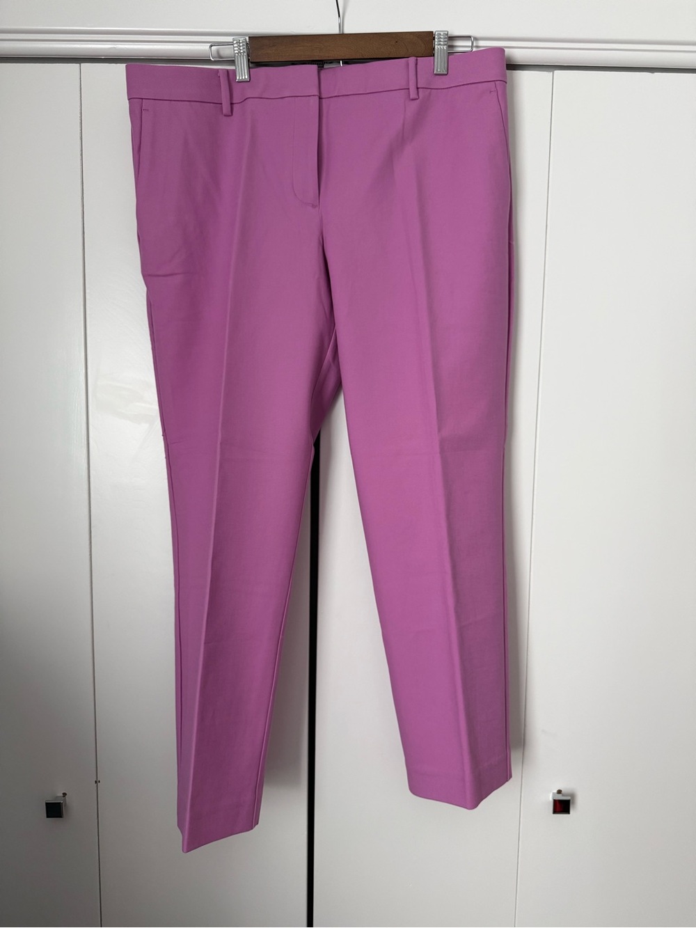 Ann Taylor Eva Pant. Women's Tailored Straight-Leg Pants in Orchid Pink. Sz 14